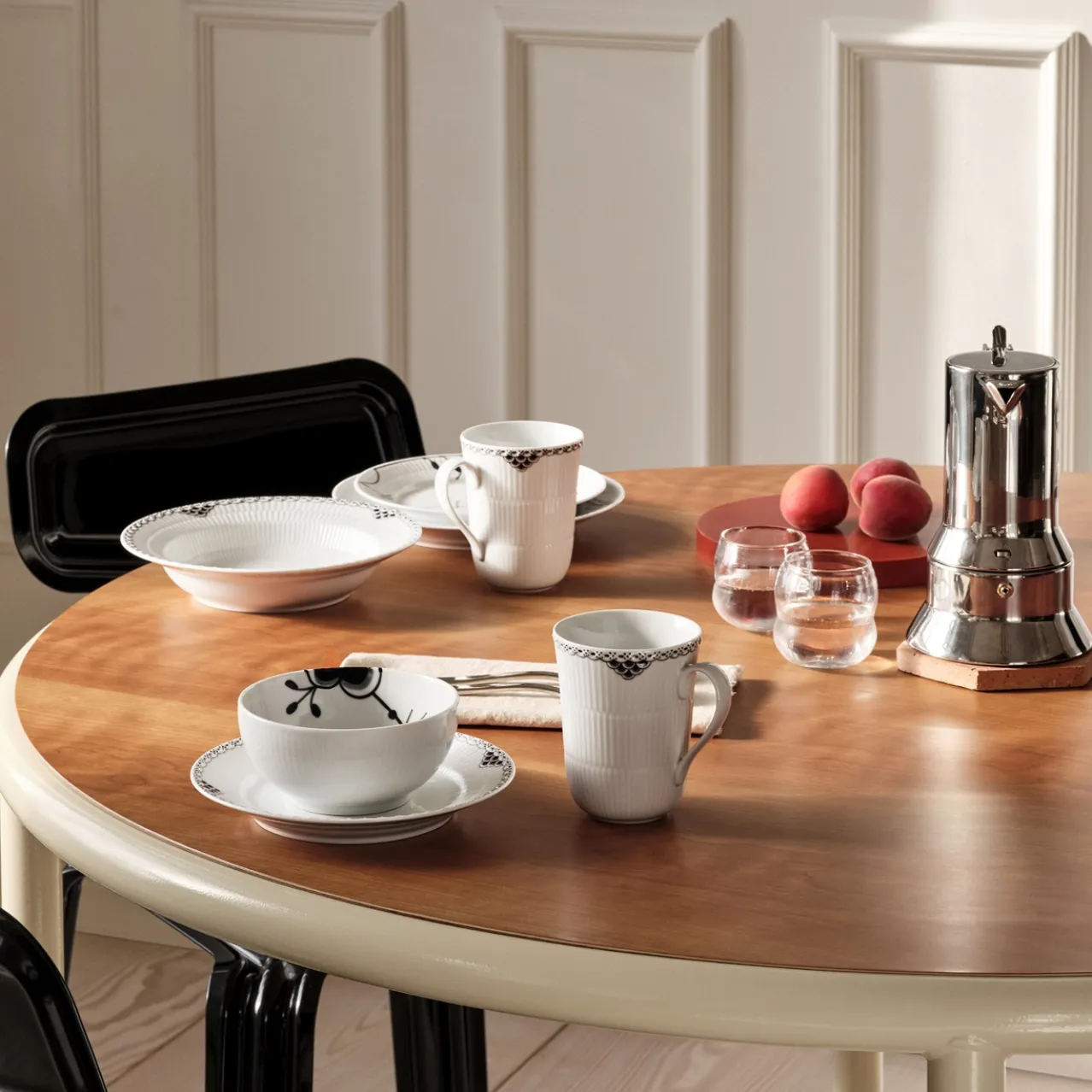 Black Lace Deep Plate, 21 cm