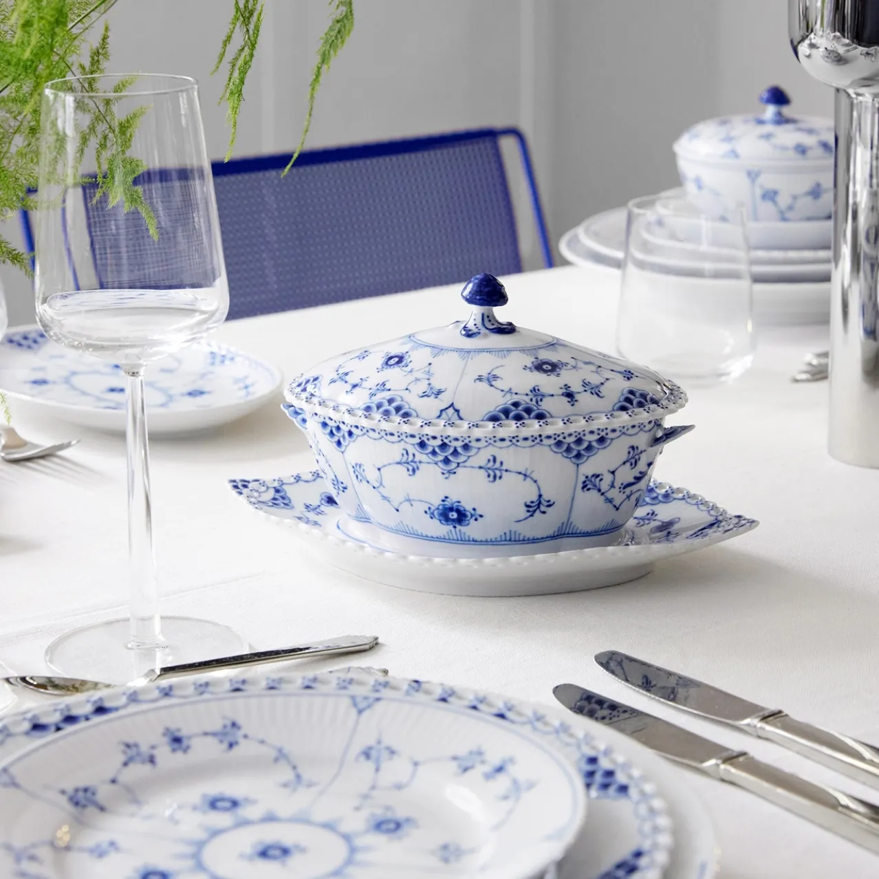 Blue Fluted Full Lace Sauce Boat, 40 cl