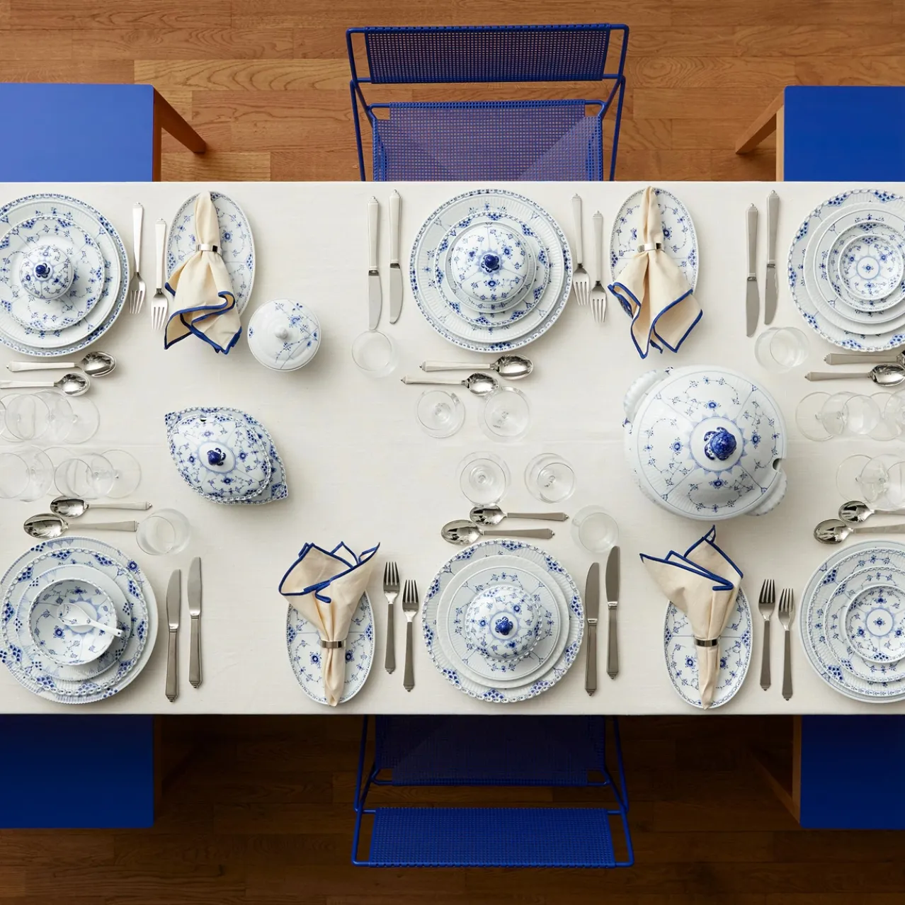 Blue Fluted Full Lace Sauce Boat, 40 cl