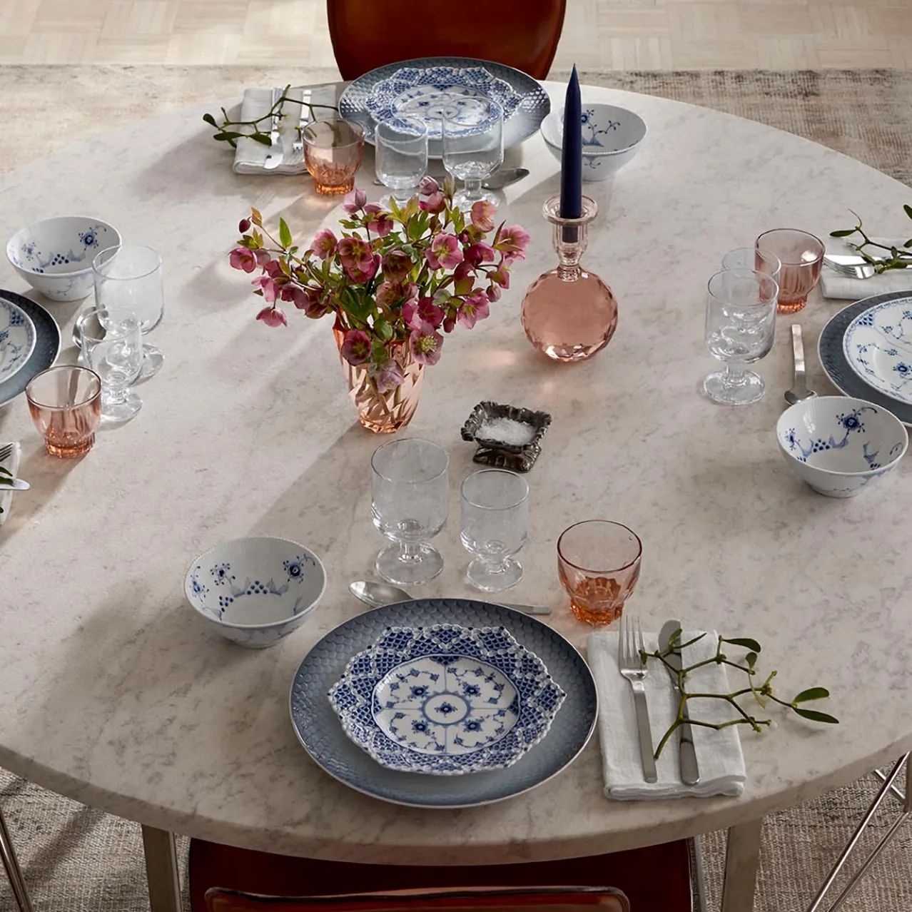 Blue Fluted Full Lace Plate with Double Lace Border, 21 cm