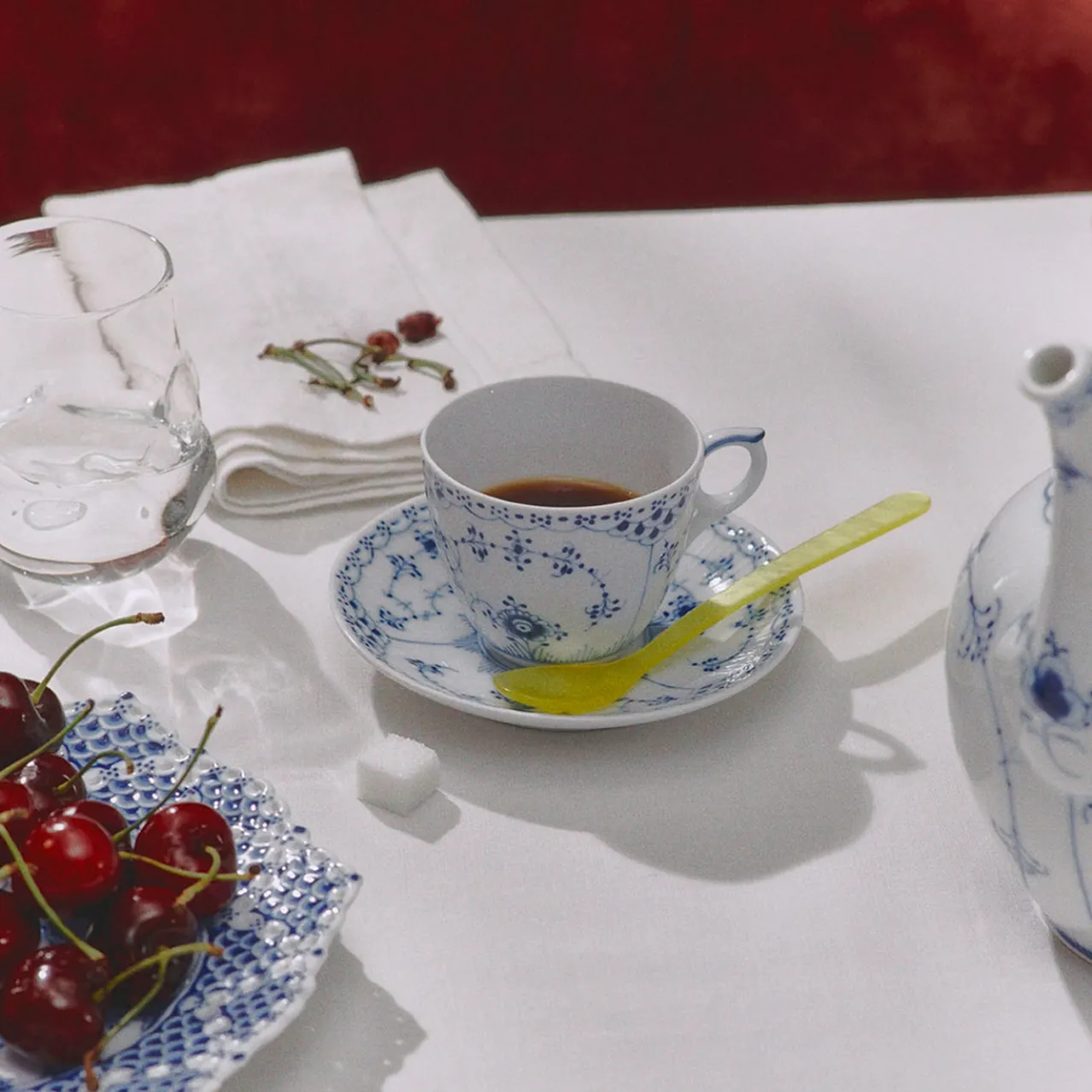 Blue Fluted Full Lace Plate with Double Lace Border, 21 cm