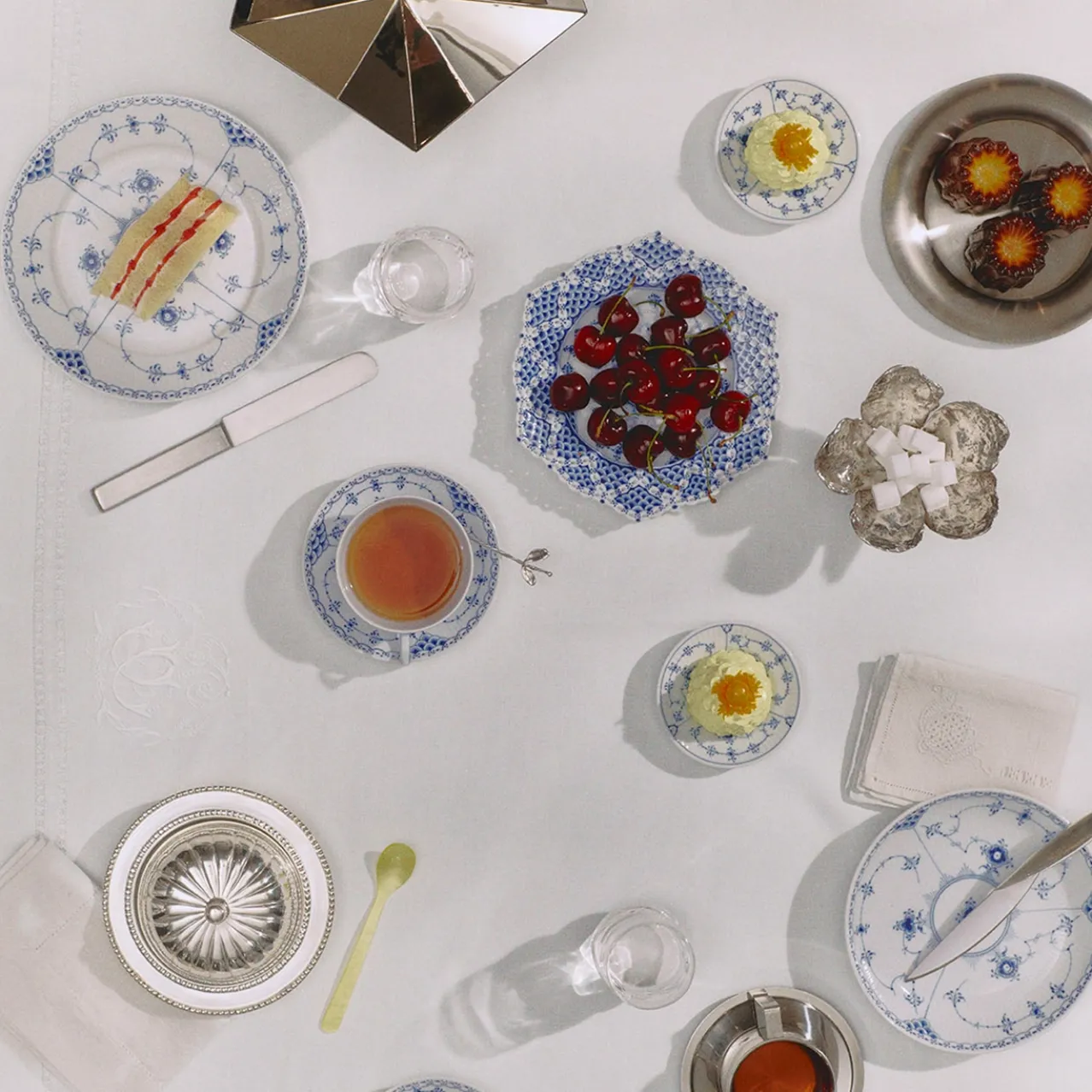 Blue Fluted Full Lace Plate with Double Lace Border, 21 cm