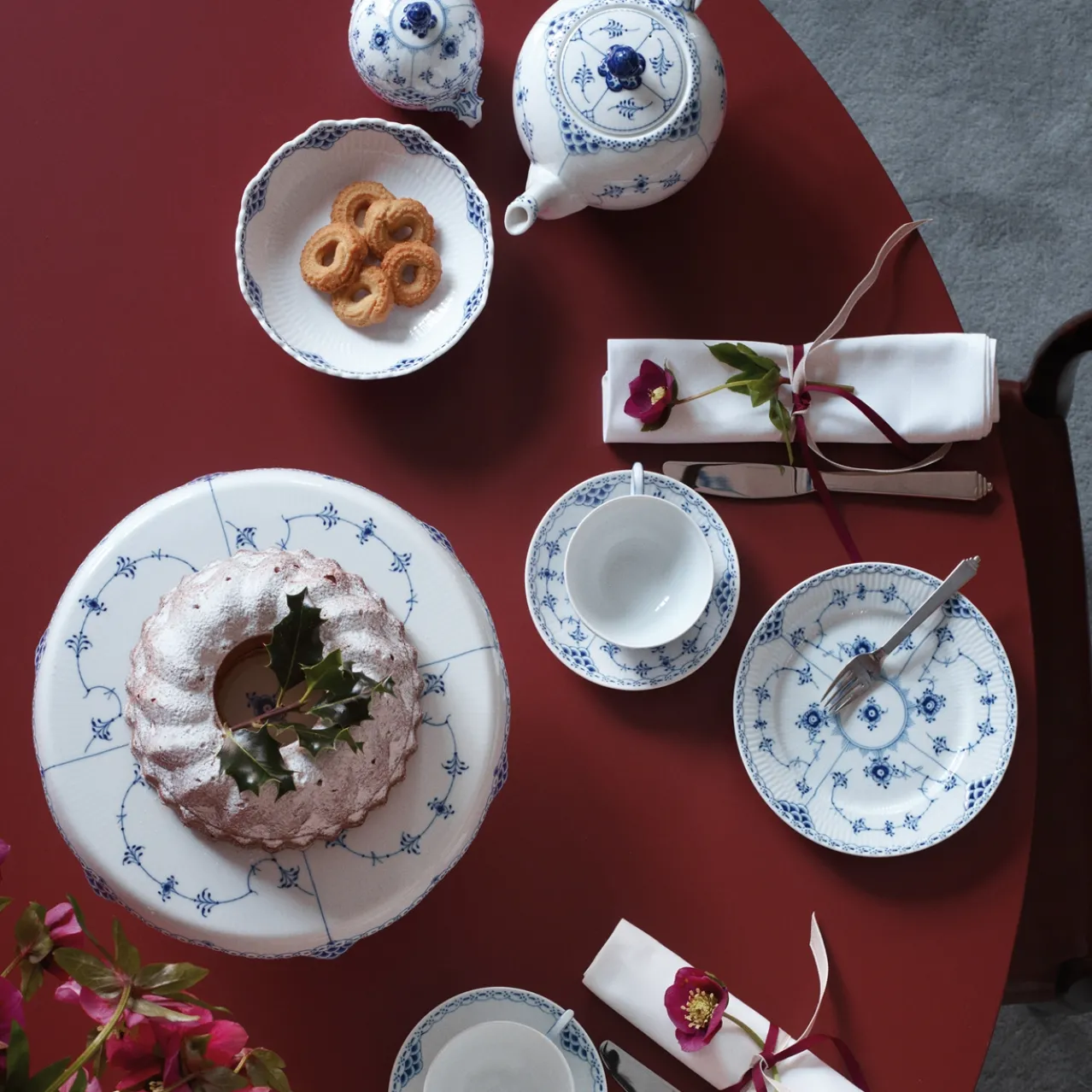 Blue Fluted Half Lace Teapot, 100 cl