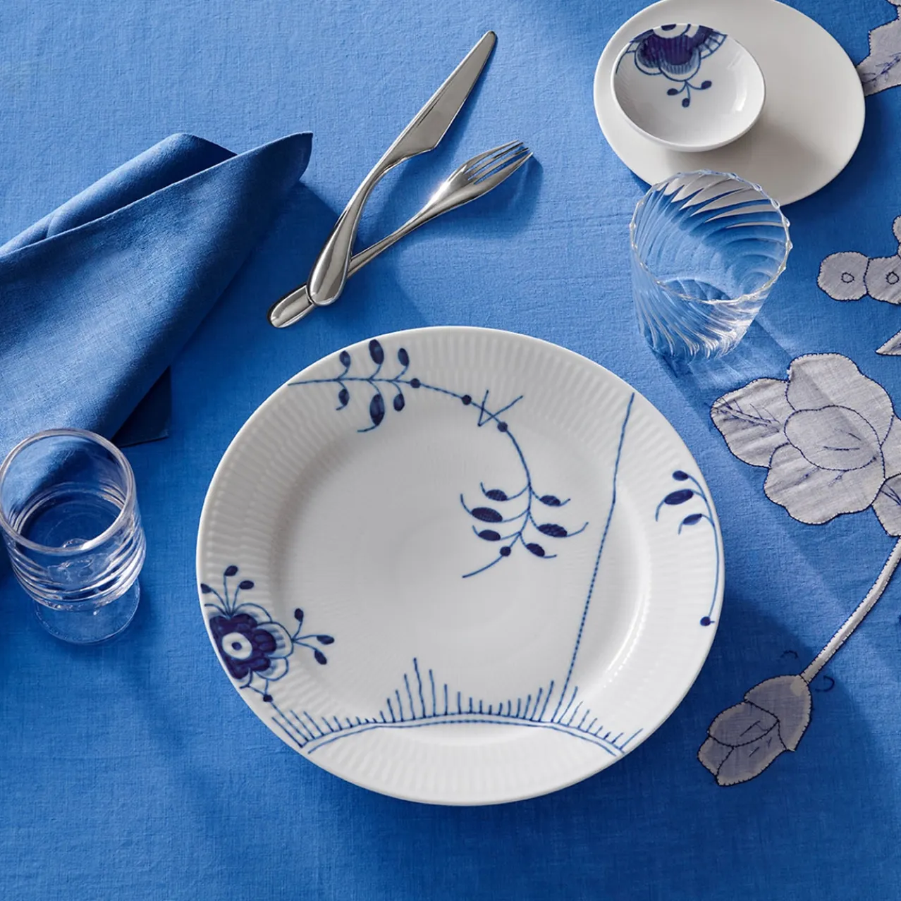 Blue Fluted Mega Plate, Decoration 2, 27 cm