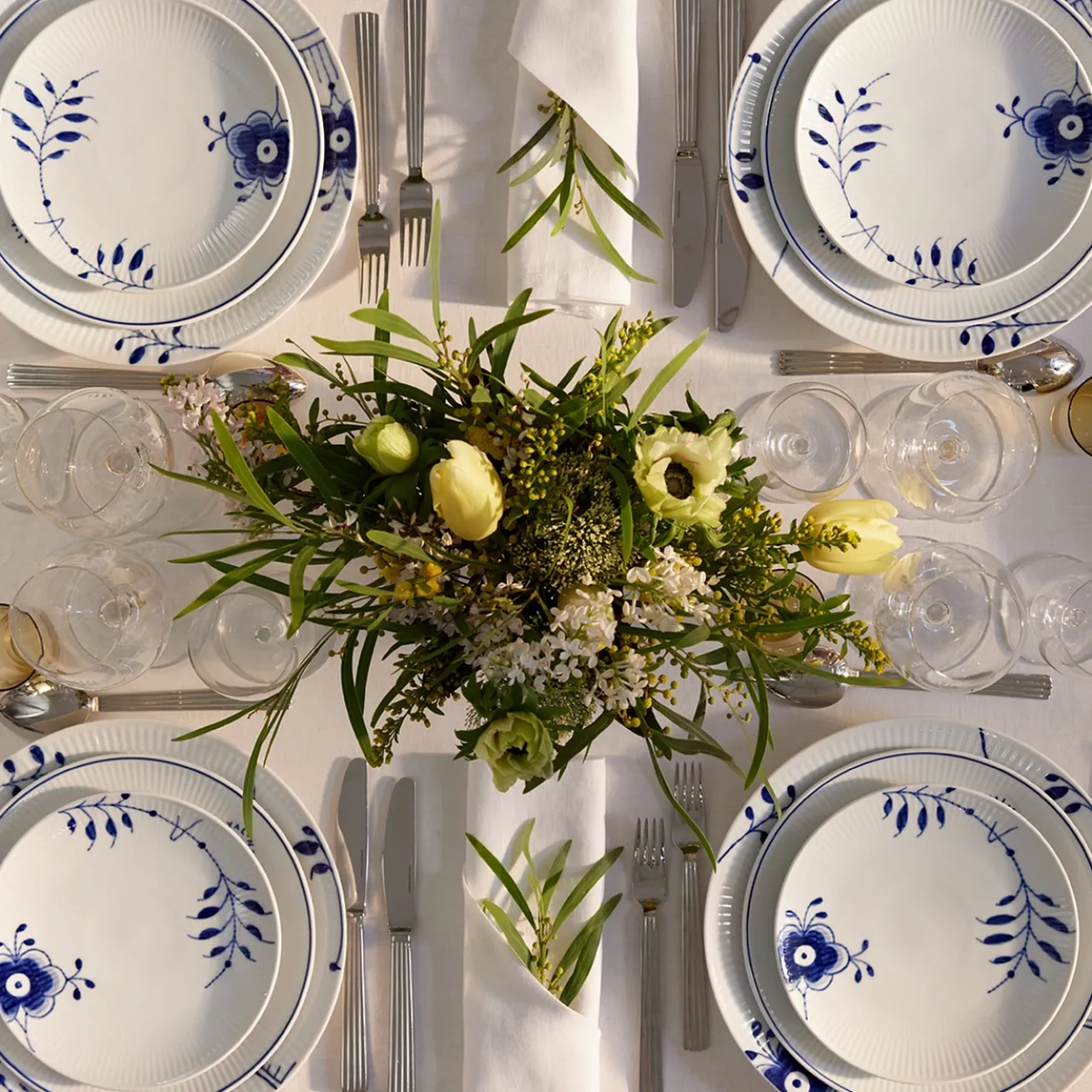 Blue Fluted Mega Plate Coupe, 19 cm