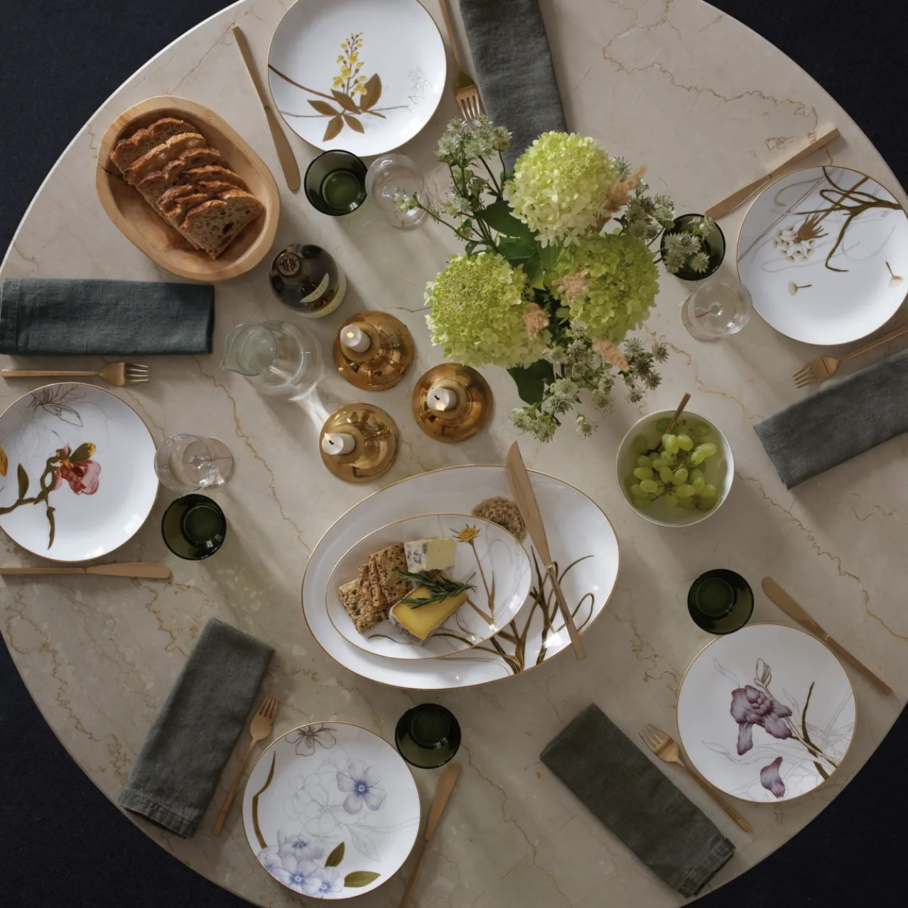 Flora Plate, Iris, 22 cm