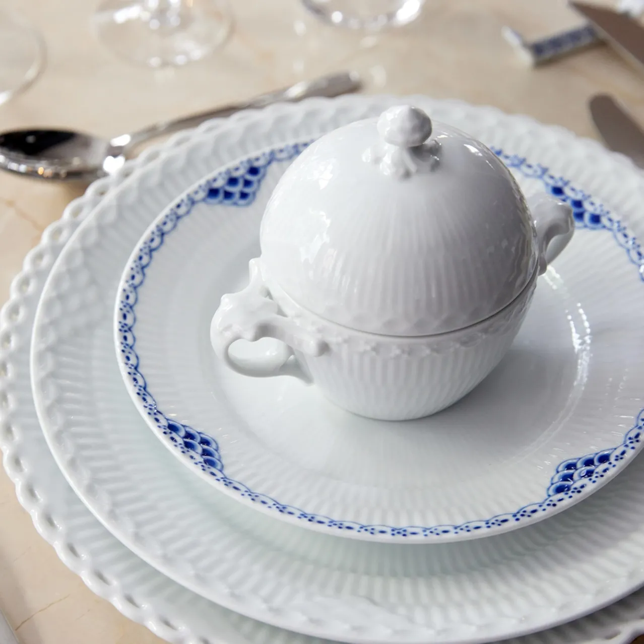 White Fluted Full Lace Plate, 27 cm